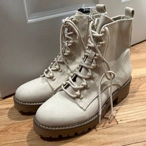 Universal threads combat boots